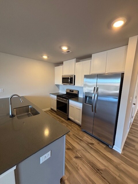 Building Photo - 304 Detroit Ln