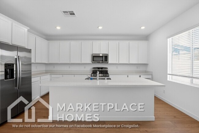 Building Photo - 2650 Marlette Ave