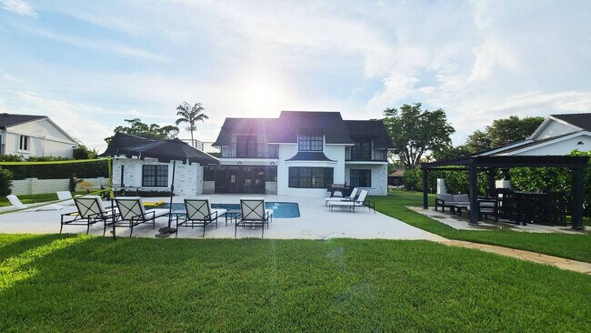 Building Photo - 4312 NE 22nd Ave