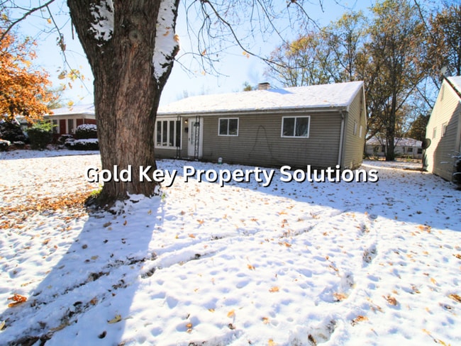 Building Photo - Spacious 3 BR 1 BA Ranch with Main-Level L...