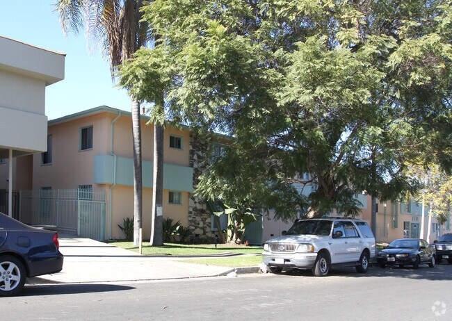 Primary Photo - Buckingham Apartments