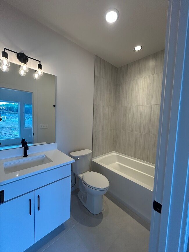 Building Photo - Amazing New Construction North Nashville!