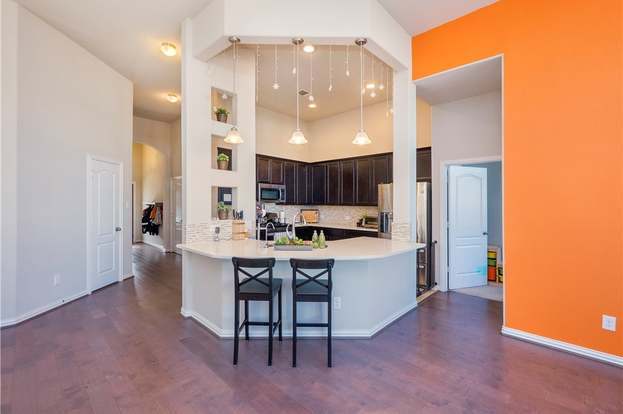 Building Photo - 613 Palmilla St