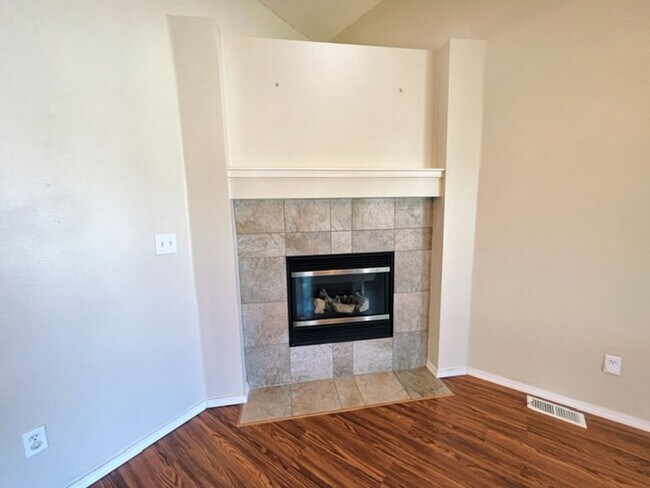 Building Photo - Spacious and Bright Eagle River Home with a Gorgeous View!