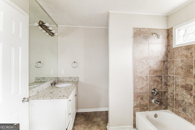 Building Photo - 4799 Wyndam Dr
