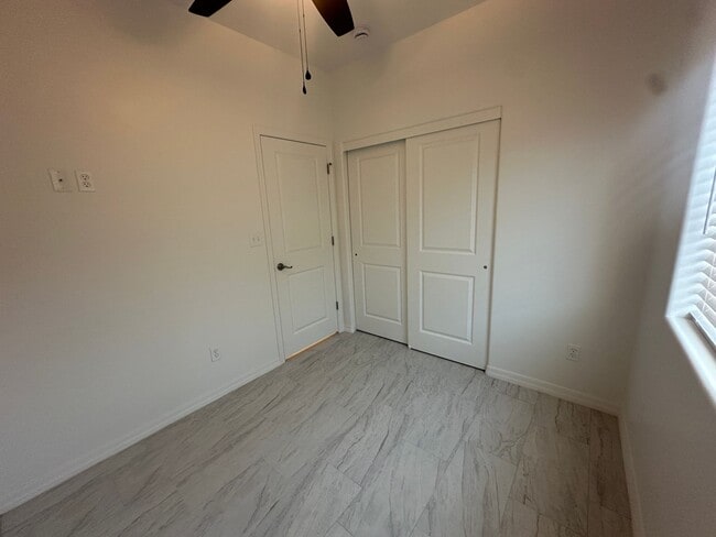 Building Photo - 448 S 17th Ave