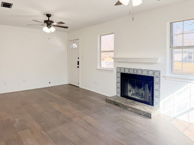 Building Photo - 316 S Watson St