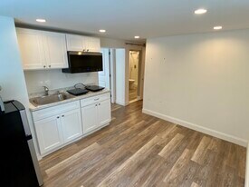 Building Photo - 52 S Border Rd