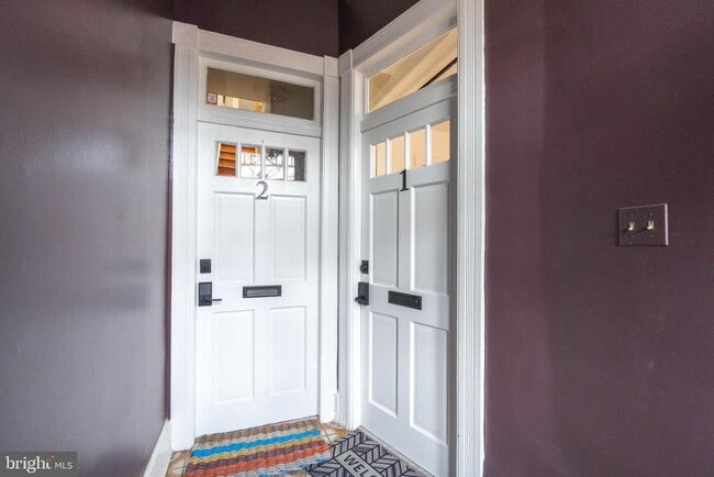 Building Photo - 515 N Columbus St