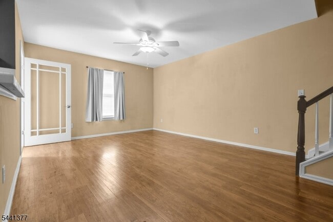 Building Photo - 19 Delavan Ct