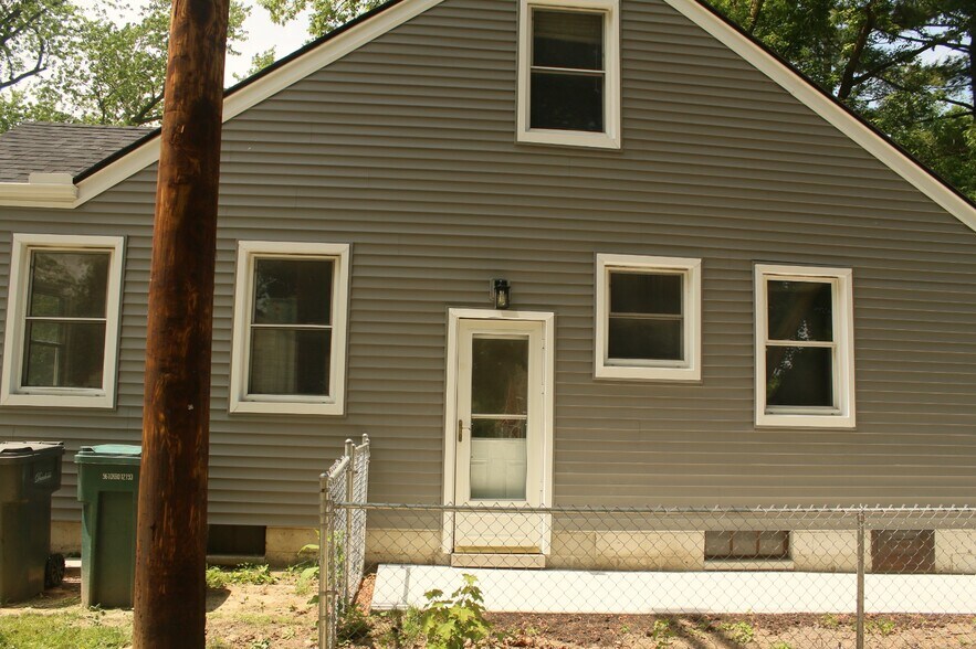 Building Photo - 23030 Beech St