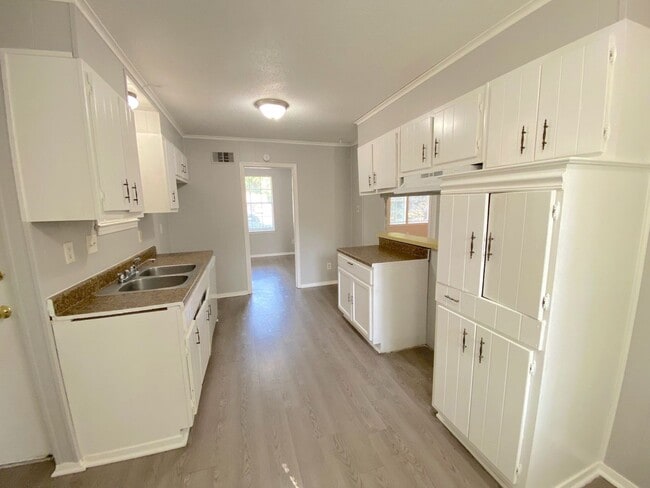 Building Photo - 3617 King James Cove
