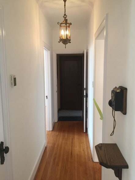 Building Photo - 325 S Detroit St