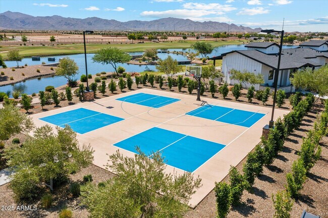 Building Photo - 11138 N San Clemente St