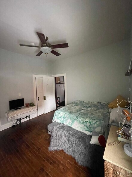 Large Bed - 917 East 19th Street