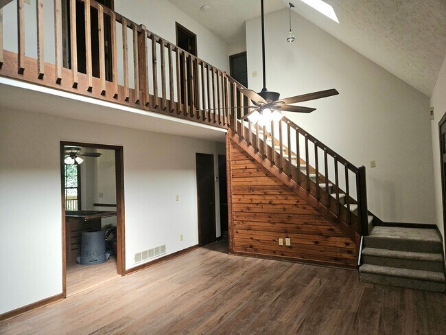 Building Photo - 520 Hardy Cir
