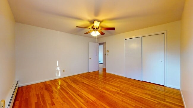 Building Photo - 3 Bedroom Split Level in Woodbridge