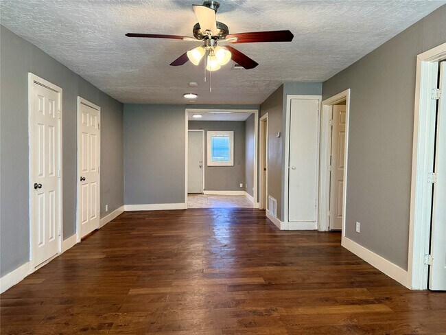 Building Photo - 4727 Eppes St