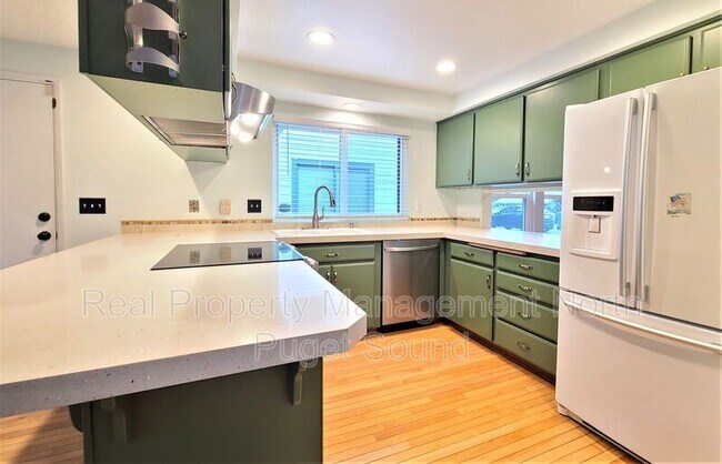 Building Photo - 7914 44th Ave W