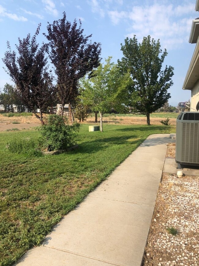 Building Photo - Spacious Redmond Estate on 14 Acres – 4,300+ Sq Ft, Pastures, 4-Car Garage