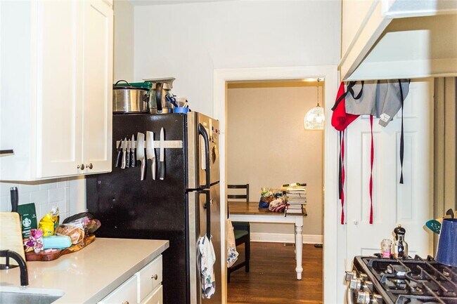 Building Photo - 1918 Robbins Pl