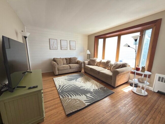 Building Photo - 207 N Thurlow Ave