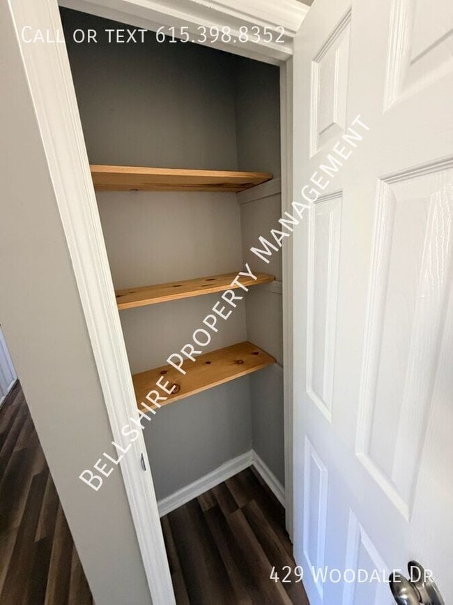 Building Photo - 429 Woodale Dr