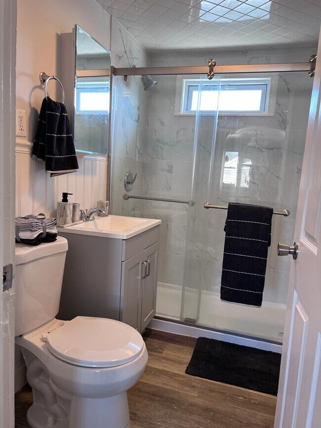 Building Photo - 665 Mendon Rd