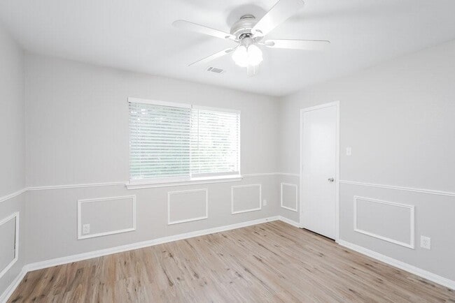 Building Photo - 23022 S Waterlake