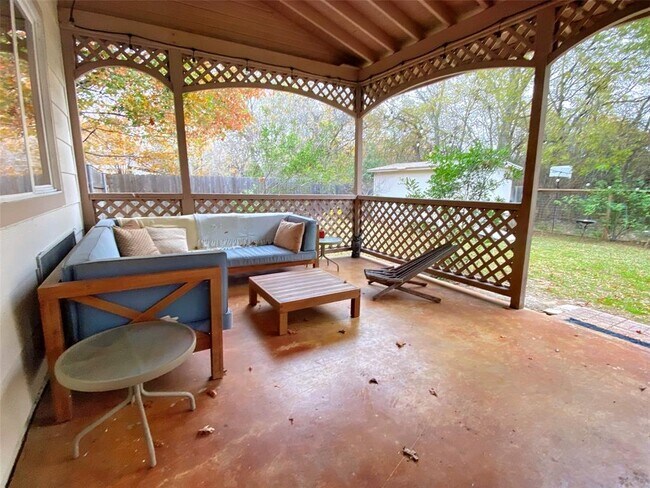 Building Photo - 8303 Alabama Dr