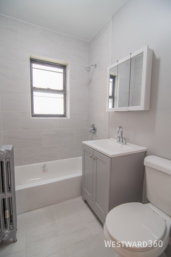 Building Photo - 1618 W Farwell Ave
