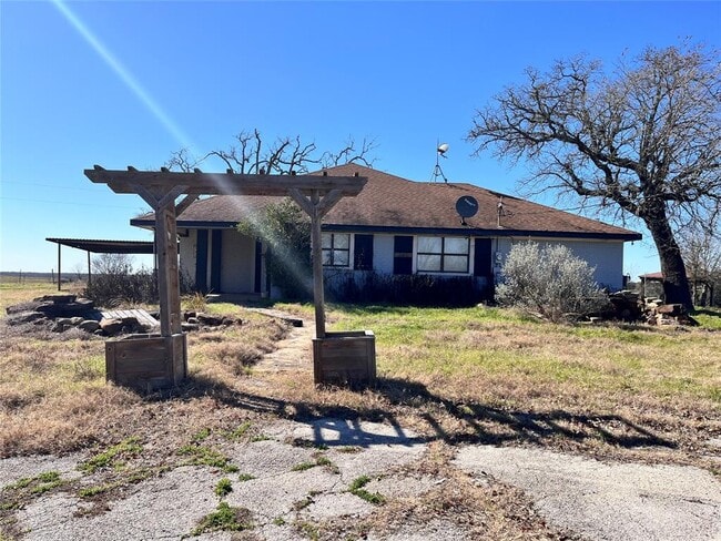 Building Photo - 162 FM 672