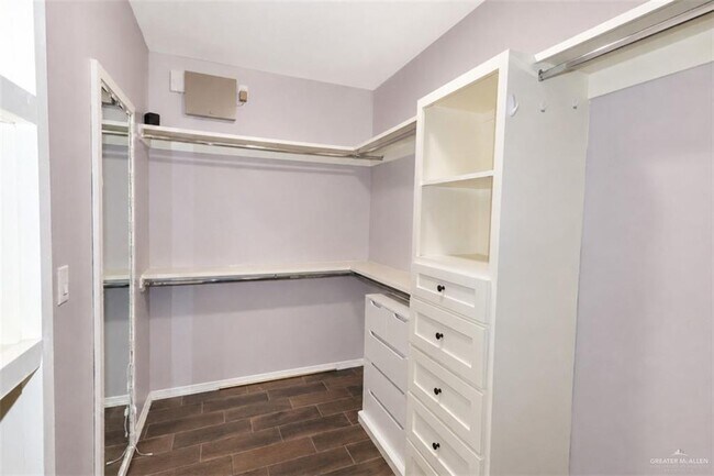 Building Photo - 5305 Ginko Dr