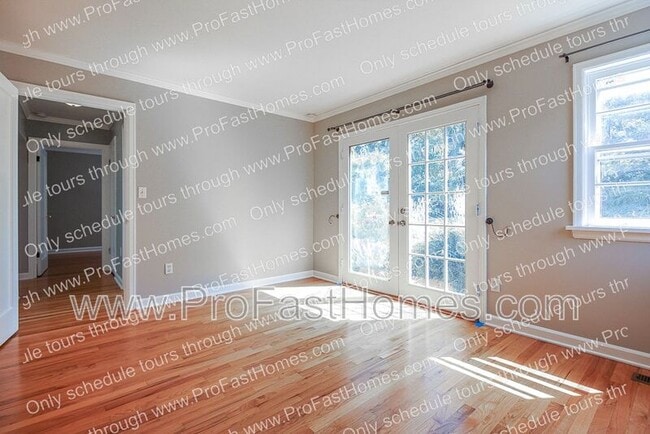 Building Photo - 616 SW Moss St