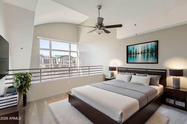 Building Photo - 17 W Vernon Ave