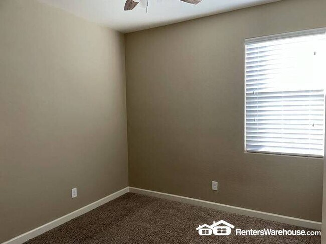 Building Photo - North Phoenix Beauty 4bed + den 3bath clos...