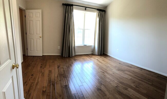 master bedroom - 752 Howards Loop