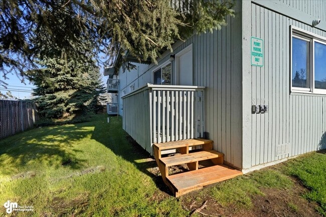 Building Photo - Charming 2BD/1BA Condo