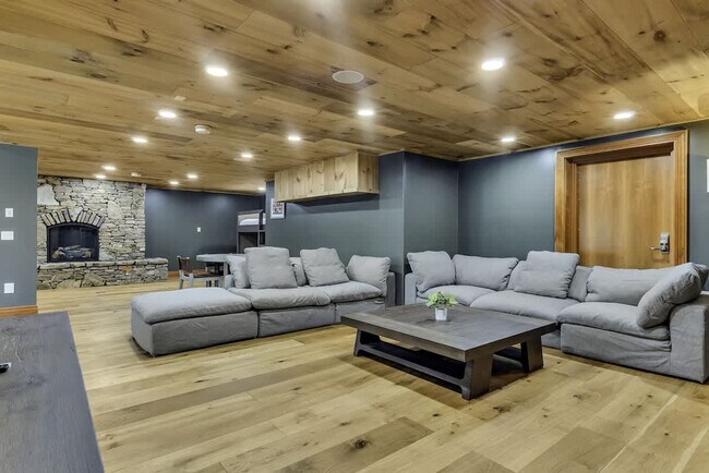 Building Photo - 1774 State Hwy UU