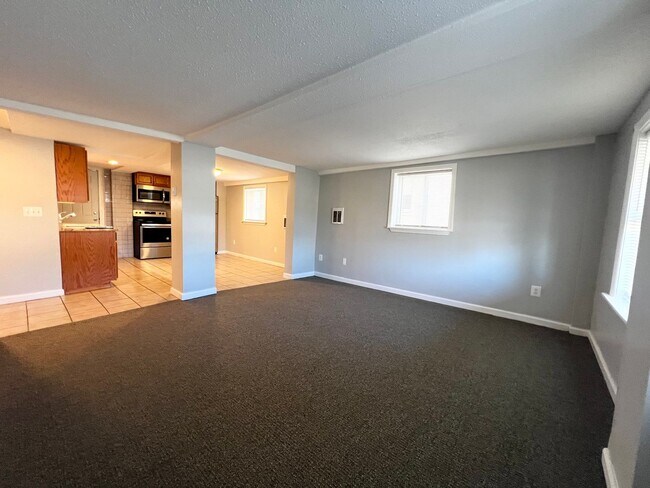 Building Photo - 204 S Main St