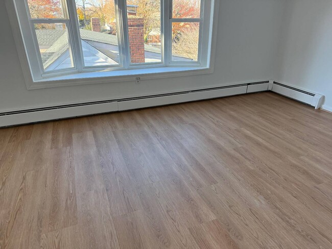 Primary Photo - 51 Turner St