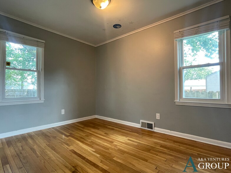 Building Photo - 8085 Stephens Rd