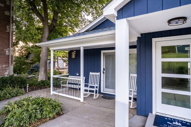 Building Photo - 184 Grand Ave