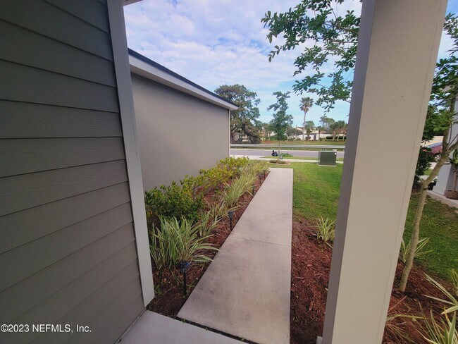 Building Photo - 7940 Meadow Walk Ln