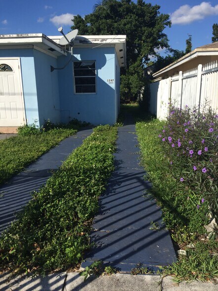 Building Photo - 1245 NW 26th St