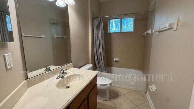Building Photo - 614 Loire Ct