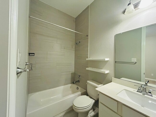 Building Photo - 18314 Southwood Creek Dr