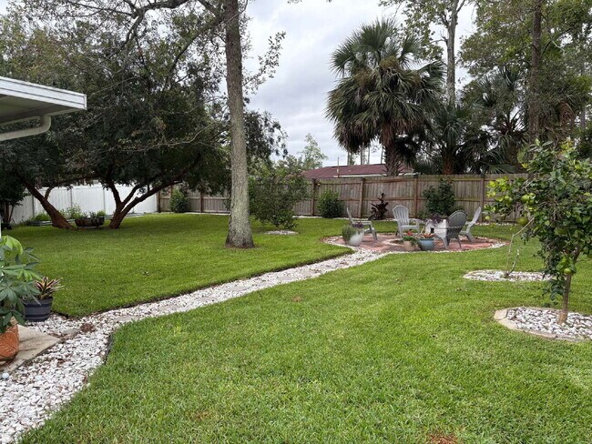 Building Photo - Quiet cul-de-sac rental in desirable Brierwood!