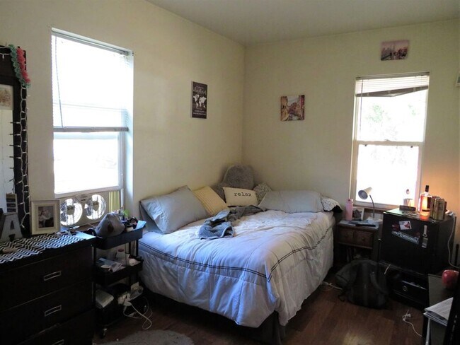 Building Photo - 709 Hudson St