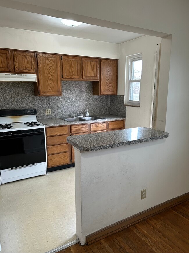 Building Photo - 2009 Elmwood Ave